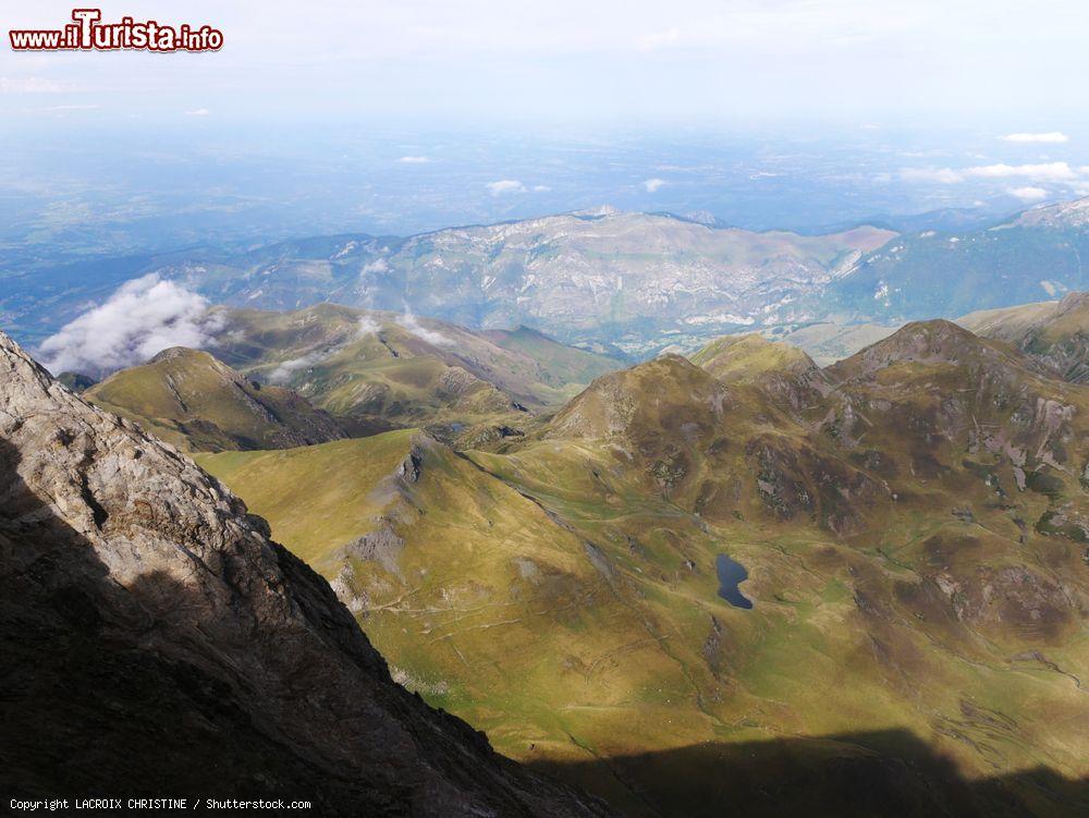 Immagine Panorama del lago Arizes visto dal Pic du Midi, valle di Bagneres-de-Bigorre (Francia) - © LACROIX CHRISTINE / Shutterstock.com