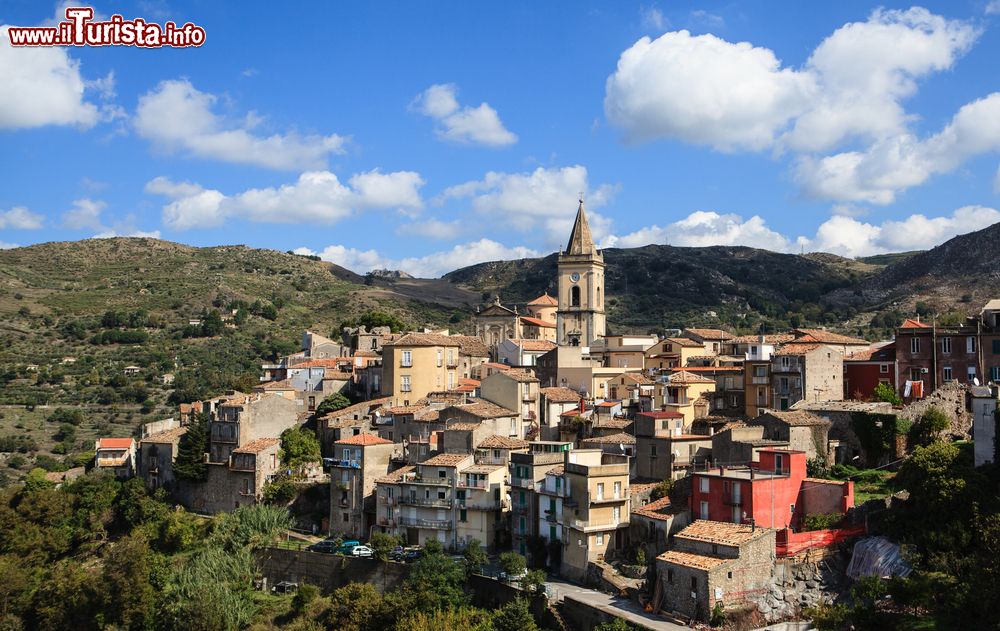 Immagine Panorama del piccolo borgo di Novara di Sicilia