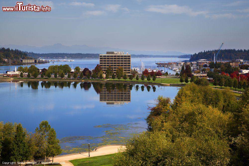 Immagine Panorama del porto di Olympia, Washington, Stati Uniti. Il porto e il lago della capitale visti dal Capital Campus - © Sveta Imnadze / Shutterstock.com