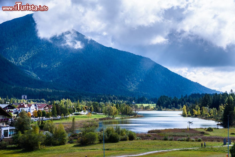 Immagine Panorama del territorio di Seefeld in Austria e il lago Wildsee del Tirolo