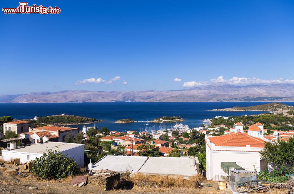 Immagine Panorama del villaggio principale di Inousses in Grecia