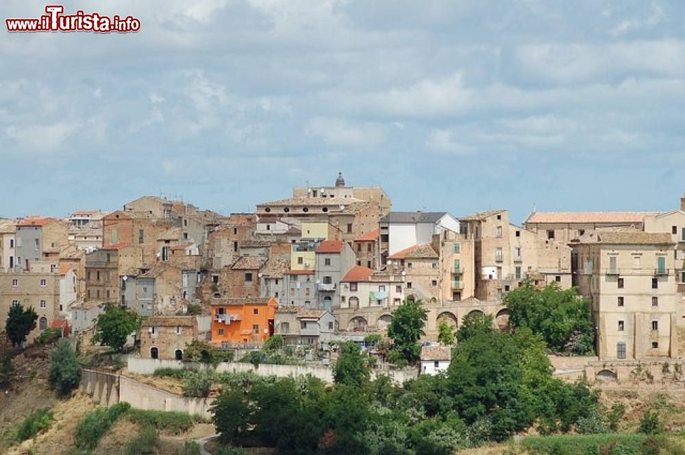 Immagine Panorama del villaggio storico di Pollutri in Basilicata