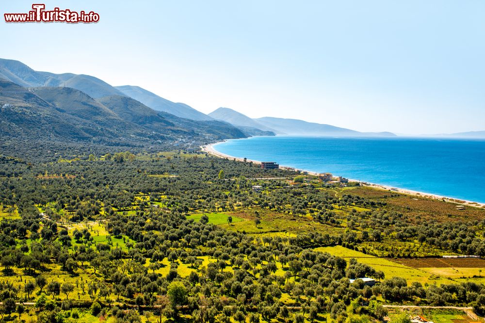 Immagine Panorama della baia di Borsh e il mare dell'Albania