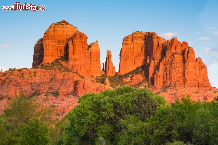 Immagine Panorama della Cathedral Rock a Oak Creek, Sedona, Arizona - © littleny / Shutterstock.com