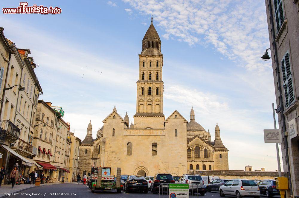 Immagine Panorama della cattedrale di Saint-Front a Perigueux, Francia. La cittadina è sede della diocesi romana cattolica - © Anton_Ivanov / Shutterstock.com
