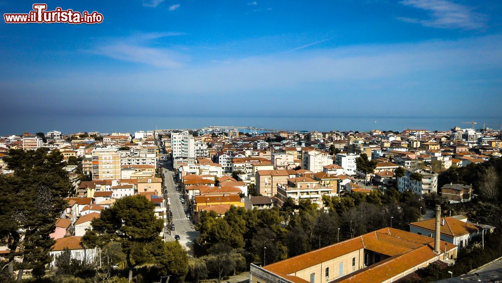 Immagine Panorama della città di Giulianova in Abruzzo e il Mare Adriatico