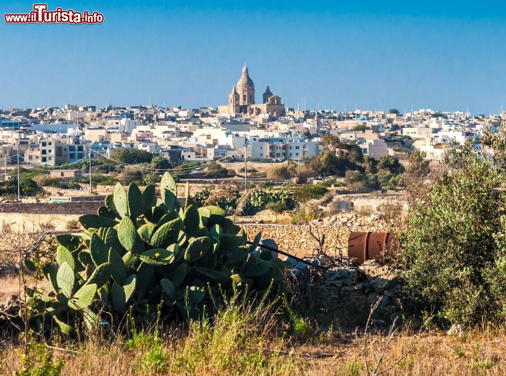 Immagine Panorama della città di Siggiewi a Malta.