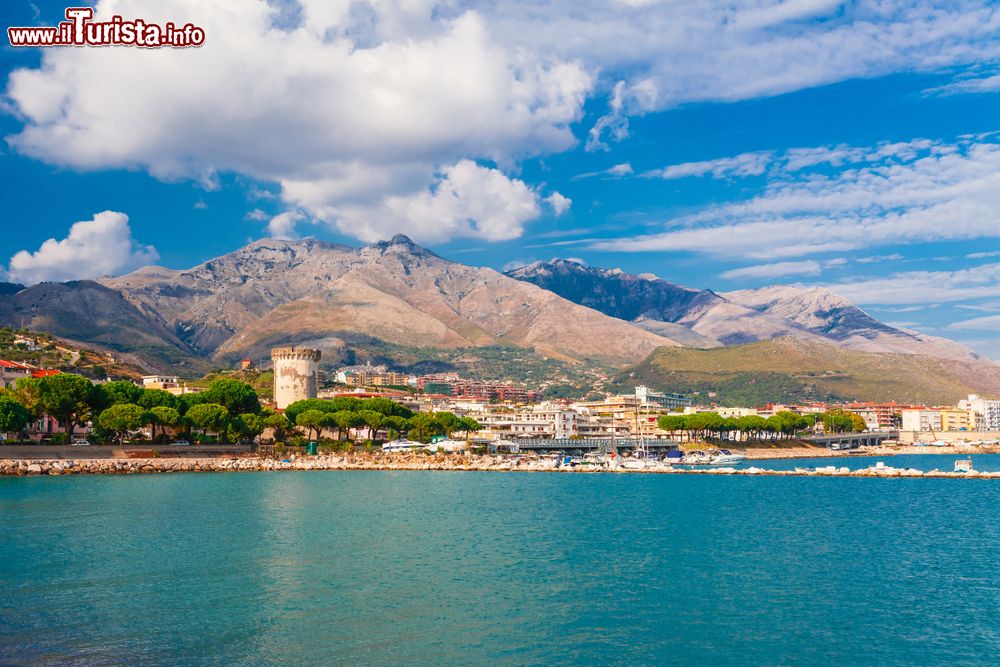 Immagine Panorama della costa di Formia, provincia di Latina, Lazio. I romani la chiamarono Formiae dal termine Hormia che significa "approdo".