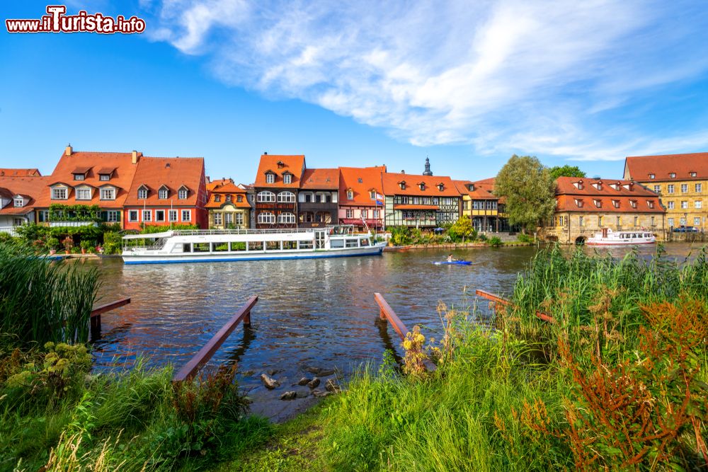 Immagine Panorama della Piccola Venezia a Bamberga, Germania. Si tratta di un gruppo di pittoresche case lungo il fiume Regnitz.