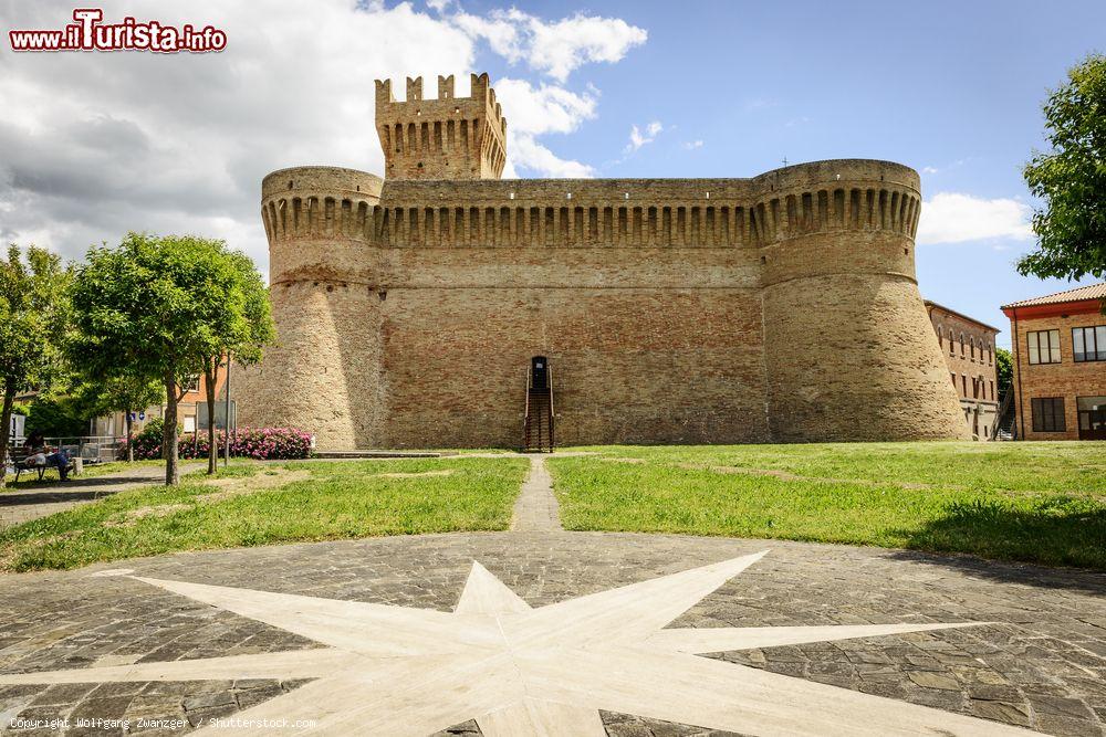 Immagine Panorama della Rocca di Urbisaglia, siamo nelle Marche - © Wolfgang Zwanzger / Shutterstock.com