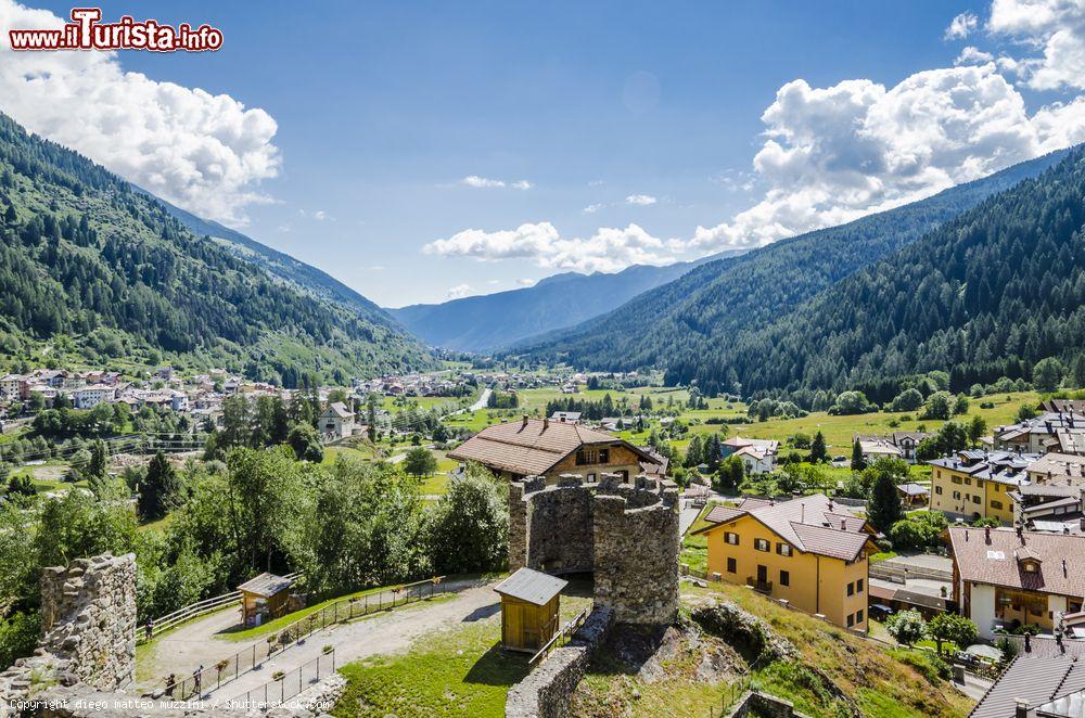 Immagine Panorama della "Val Di Sole" fotografata dal Castello di Ossana in Trentino - © diego matteo muzzini / Shutterstock.com