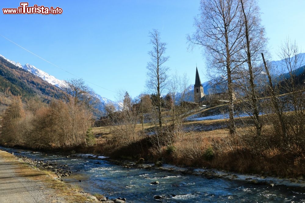 Immagine Panorama della vallata di Verbier con la chiesa del borgo sullo sfondo, Svizzera.