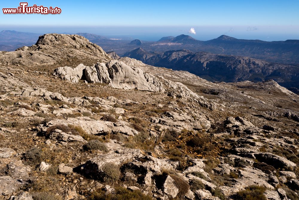 Immagine Panorama della zona di Oliena, dal monte Corrasi, Supramonte, Sardegna.