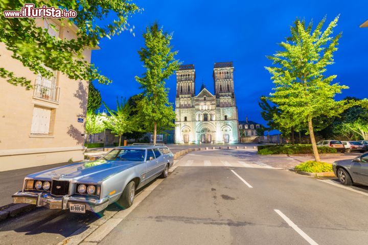 Immagine Panorama dell'Abbazia delle Donne a Caen, Francia. Ogni anno la città è visitata da circa 3 milioni di persone - © CristinaMuraca / Shutterstock.com