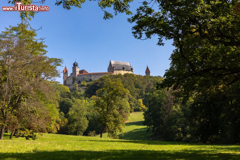 Immagine Panorama delle campagne di Coburgo con la fortezza cittadina sullo sfondo, Germania.