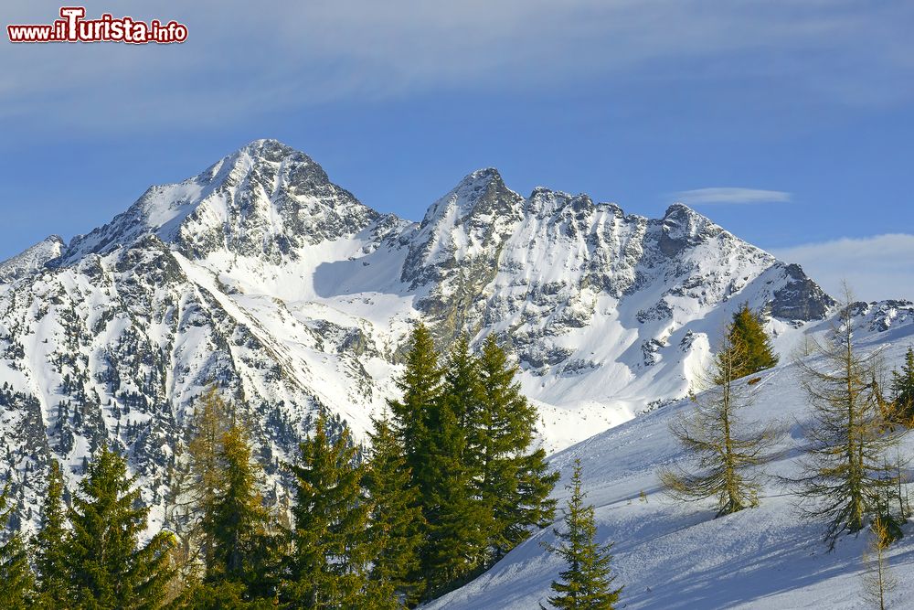 Immagine Panorama dello Schladming Tauern in inverno visto dal Planai. Lo Schladming Tauern (in tedesco Schladminger Tauern) fa parte delle Alpi Austriache Centrali.