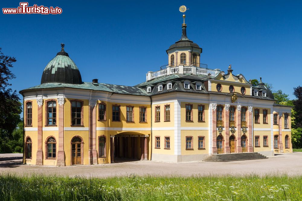 Immagine Panorama dello Schloss Belvedere a Weimar, Turingia, Germania. Si tratta della residenza estiva ducale della prima metà del XVIII° secolo ocpitata nel parco Belevedere della città.