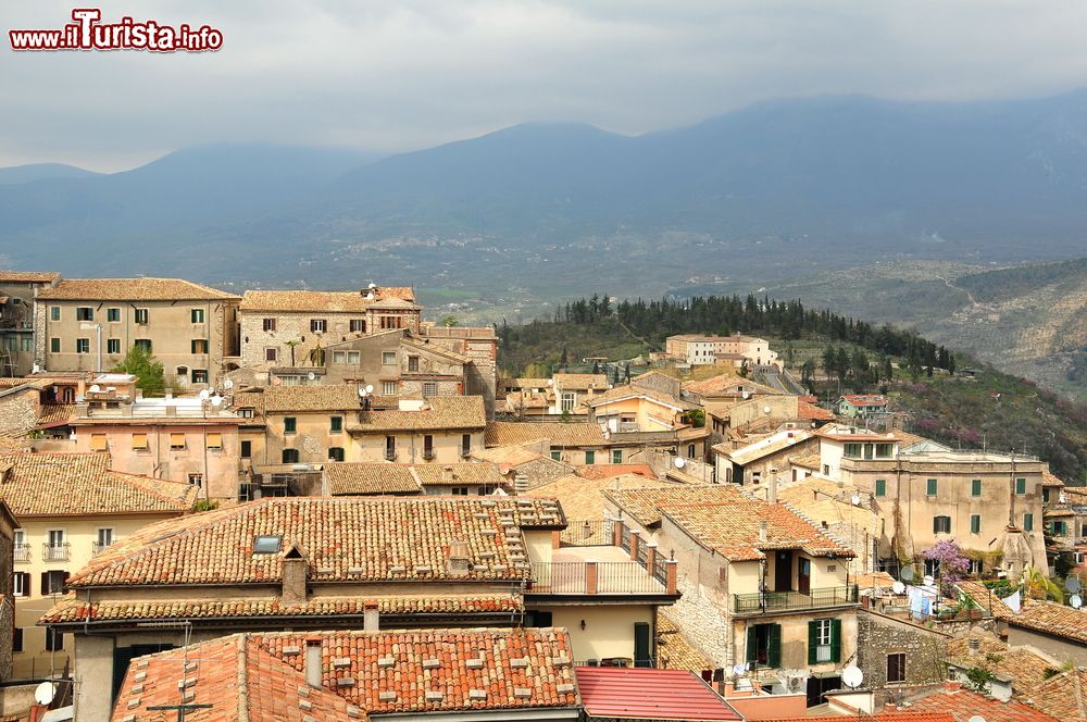 Immagine Panorama di Alatri, città di 28.000 abitanti in provincia di Frosinone, nel Lazio, considerata una delle "città ciclopiche".