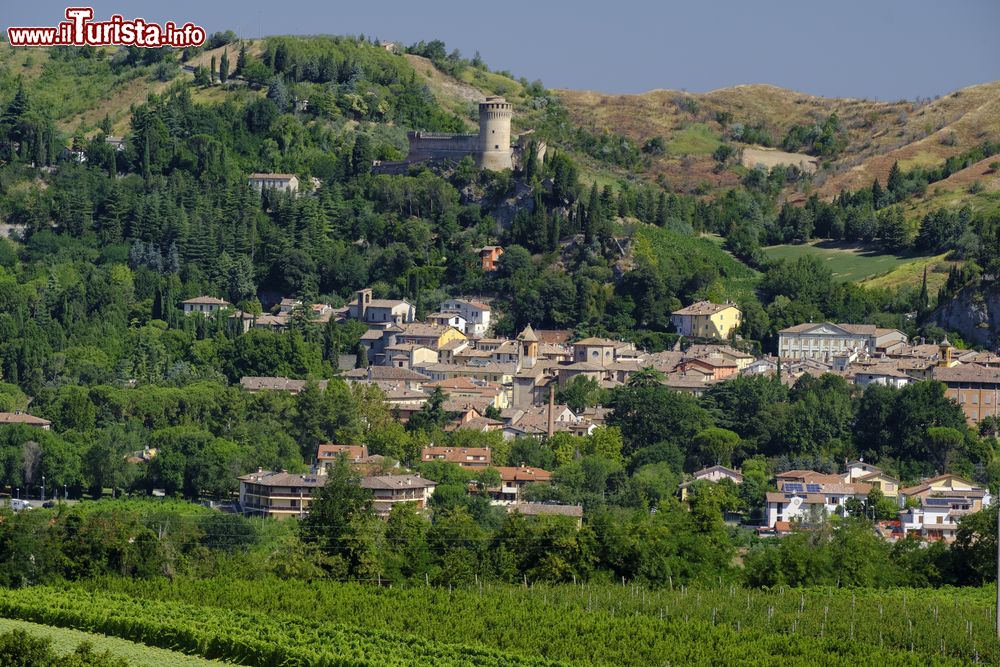 Immagine Panorama di Brisighella fotografato dalla strada per Modigliana, Emilia-Romagna