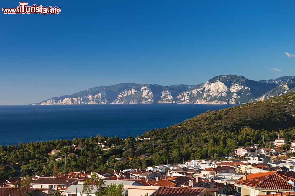 Immagine Panorama di Cala Gonone e la costa orientale della Sicilia