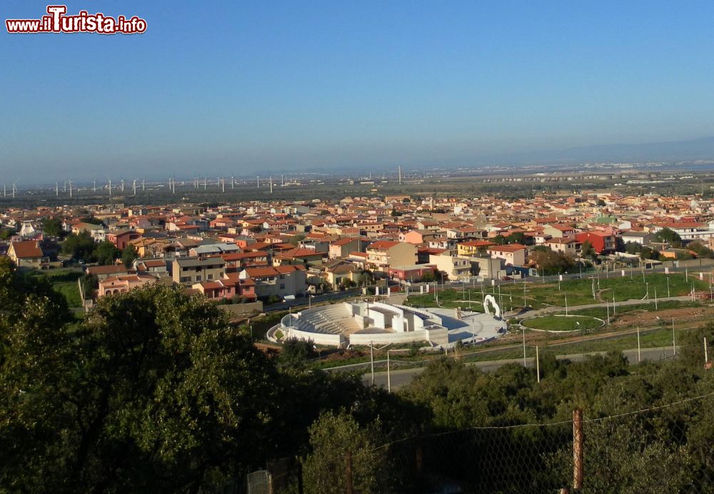 Immagine Panorama di Capoterra in Sardegna, provincia di Cagliari - © Sistow - CC BY-SA 3.0, Wikipedia