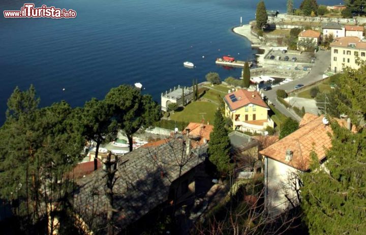 Immagine Panorama di Faggeto Lario e la sua spiaggia sul Lago di Como - © Luca Grandinetti / Shutterstock.com