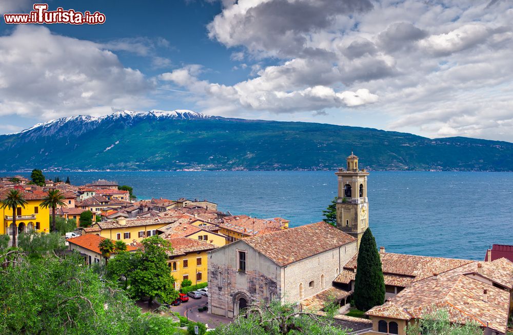 Immagine Panorama di Gargnano, il Lago di Garda e il Monte Baldo.