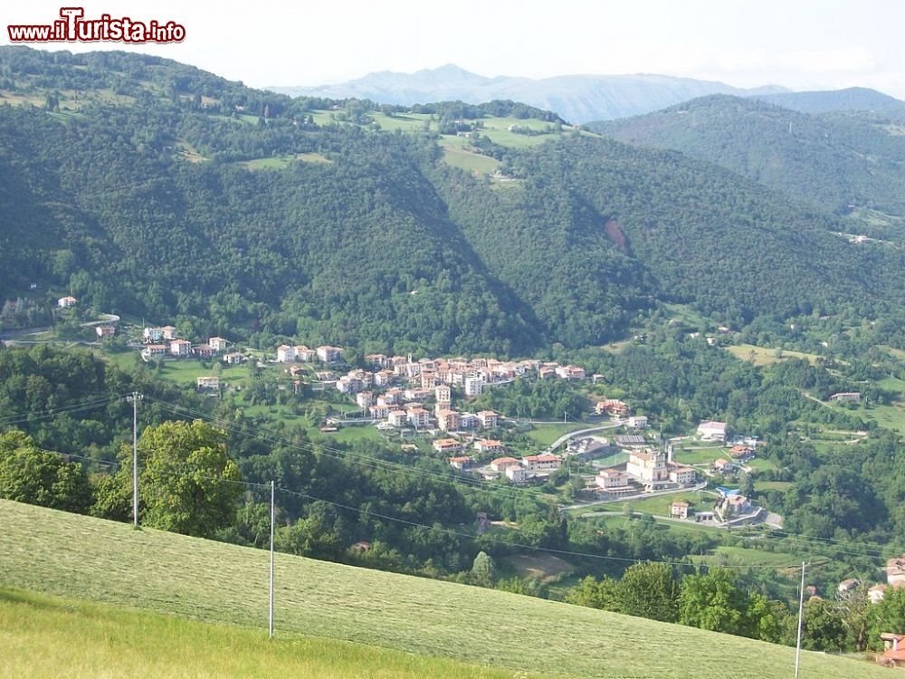 Immagine Panorama di Gaverina Terme vicino a Casazza - © Dans - CC BY-SA 3.0, Wikipedia