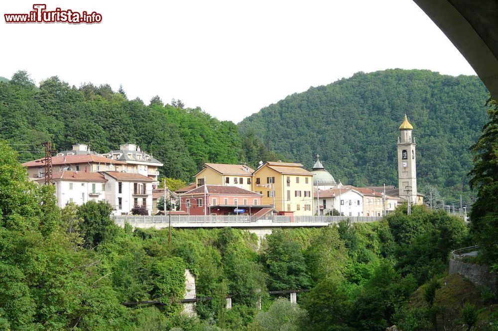Immagine Panorama di Isola del Cantone in Liguria, provincia di Genova - © Davide Papalini, CC BY 2.5, Wikipedia