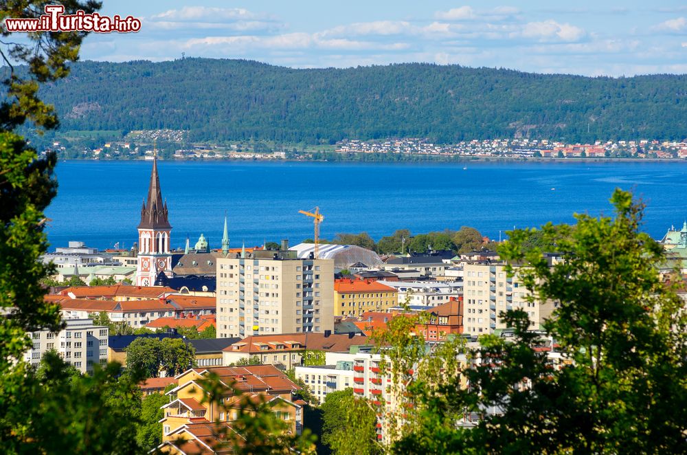 Immagine Panorama di Jonkoping, Svezia. E' nota come la città dei fiammiferi perchè qui nel lontano 1845 vennero prodotti per la prima volta i famosi "svedesi", fiammiferi di sicurezza poi diffusi in tutto il mondo.