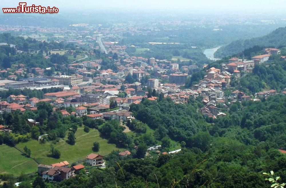Immagine Un bel panorama dall'alto di Lanzo Torinese, Piemonte - ©  F Ceragioli - CC BY-SA 3.0, Wikipedia