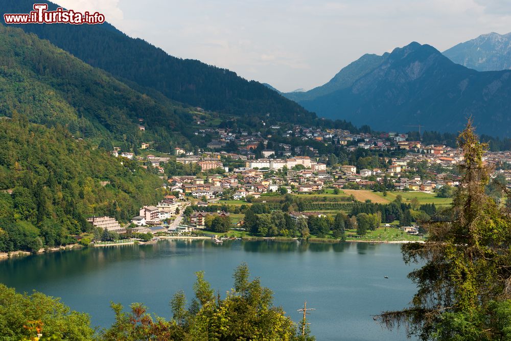Immagine Panorama di Levico Terme e dell'omonimo lago del Trentino