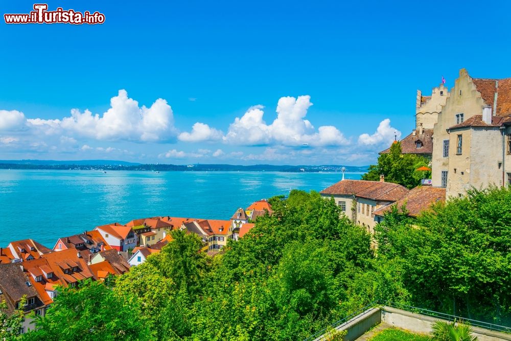 Immagine Panorama di Meersburg e il Castello medievale con vista sul Lago di Costanza