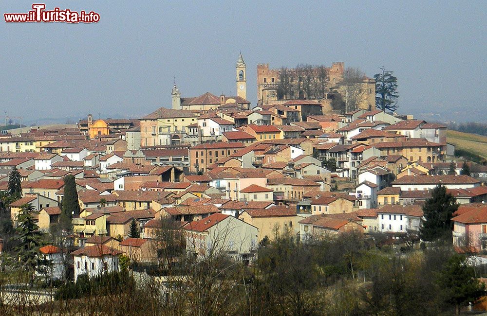 Immagine Il panorama di Montemagno in Piemonte - © Luca Ghio - CC BY-SA 3.0, Wikipedia