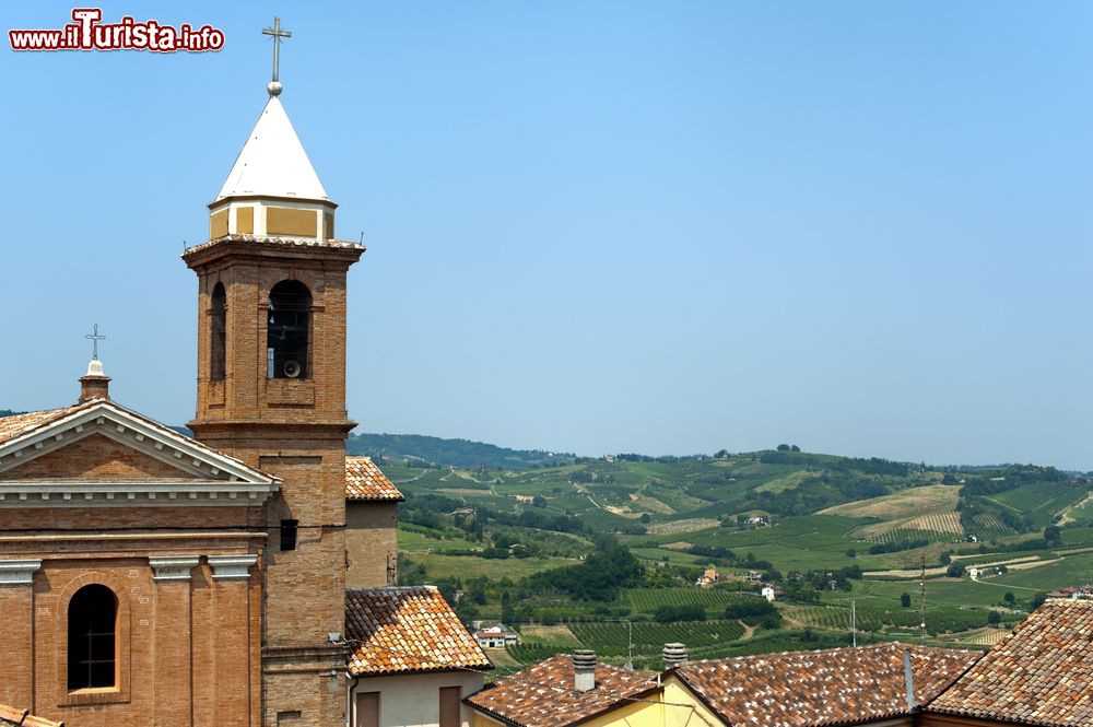 Immagine Panorama di Montiano il piccolo borgo sulle colline a sud di Cesena in Emilia-Romagna