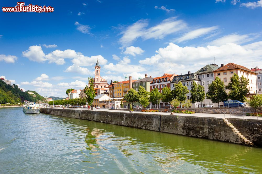 Immagine Panorama di Passau affacciata sul fiume Danubio, Bavaria, Germania.