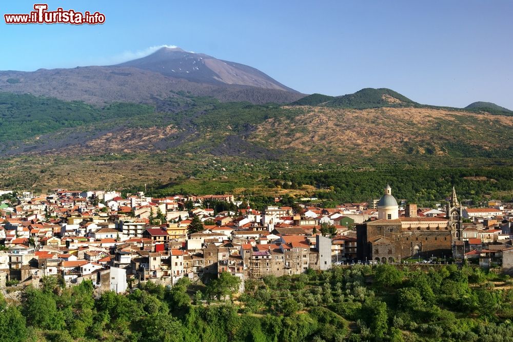 Immagine Il Panorama di Randazzo con il Monte Etna sullo sfondo