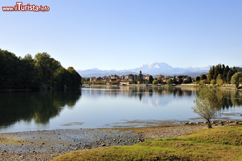 Immagine Panorama di Sesto Calende con il Ticino che si getta nel lago Maggiore (provincia di Varese), Lombardia.