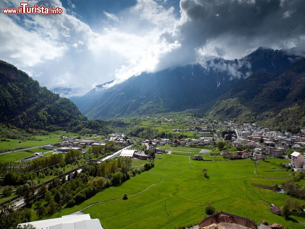 Immagine Panorama di Sondalo e della Valtellina, Regione Lombardia.