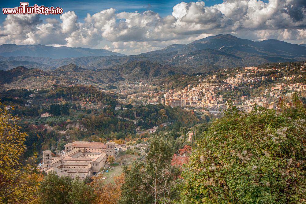 Immagine Un suggestivo panorama dall'alto di Subiaco e del monastero di Santa Scolatica a Subiaco, provincia di Viterbo, Lazio.