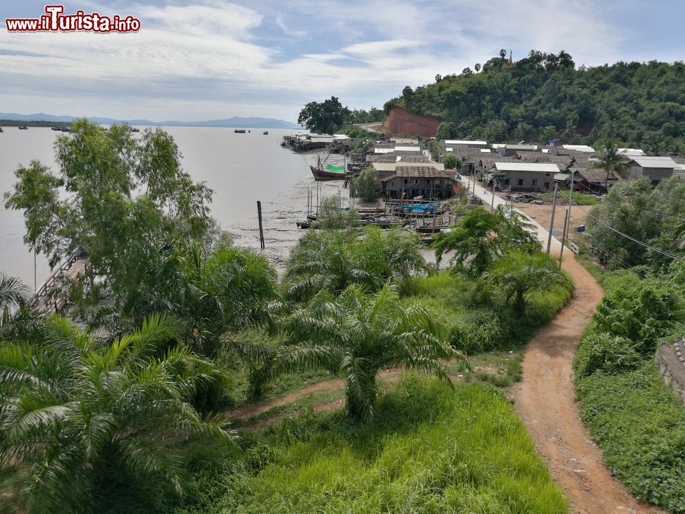 Immagine Panorama di un villaggio di pescatori in un'isola dell'arcipelago di Mergui, Myanmar.