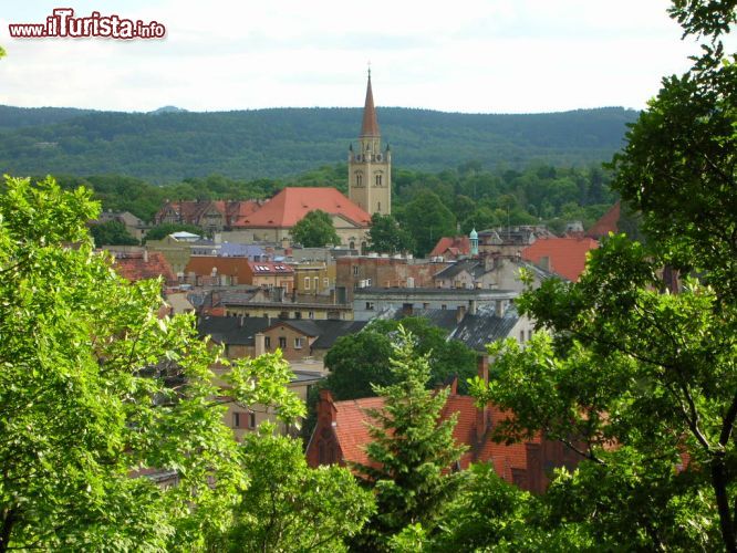 Immagine Il panorama di Walbrzych (Polonia). La città conta circa 130000 abitanti ed è uno dei principali centri polacchi per quel che riguarda la produzione di porcellane e ceramiche - foto © Macdriver - CC BY-SA 3.0 - Commons