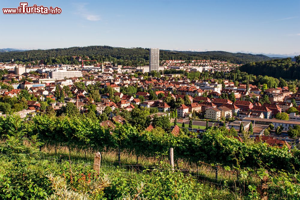 Immagine Panorama di Winterthur dall'alto, Svizzera. E' la sesta città del paese, la più grande a est di Zurigo. In questa località passato e presente si fondono in perfetta armonia.