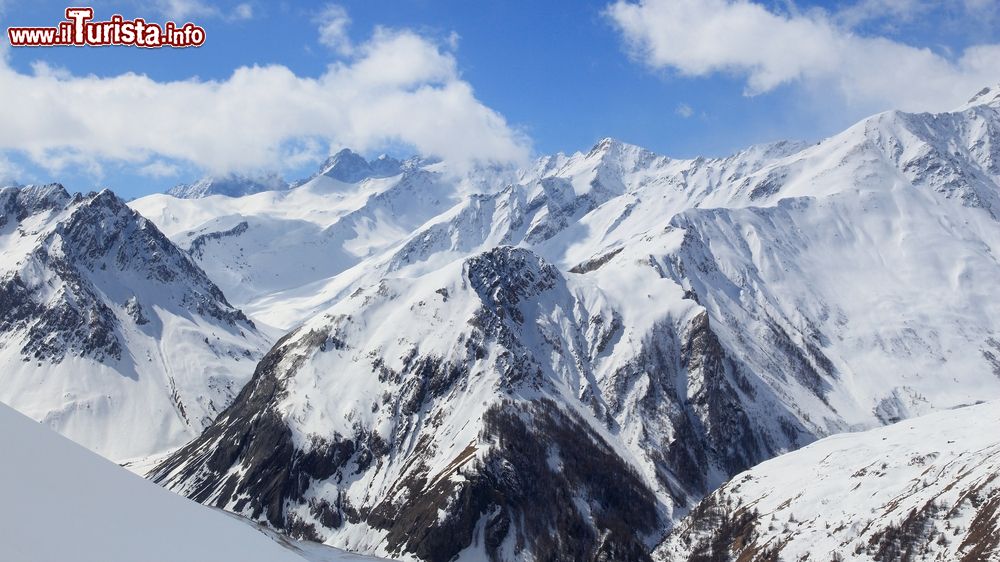 Immagine Panorama innevato a Valmeinier e Valloire, (Francia). Il massiccio dei Cerces si trova nel dipartimento della Savoia.