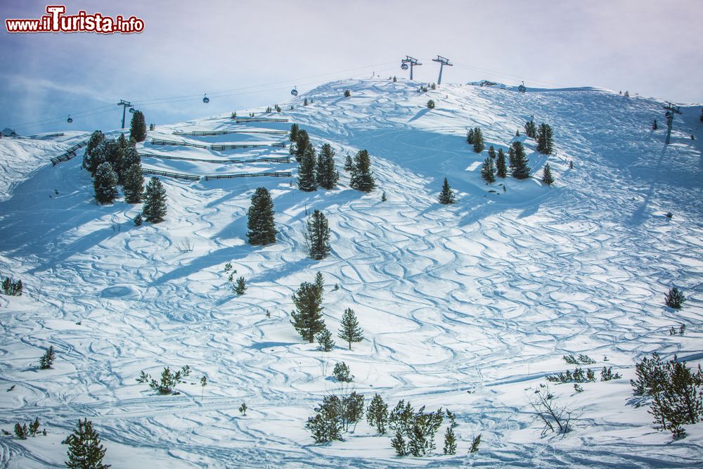 Immagine Panorama innevato nello ski resort di Galtur, Austria. Qui si trovano 8 impianti di risalita e 43 km di piste di ogni grado di difficoltà.