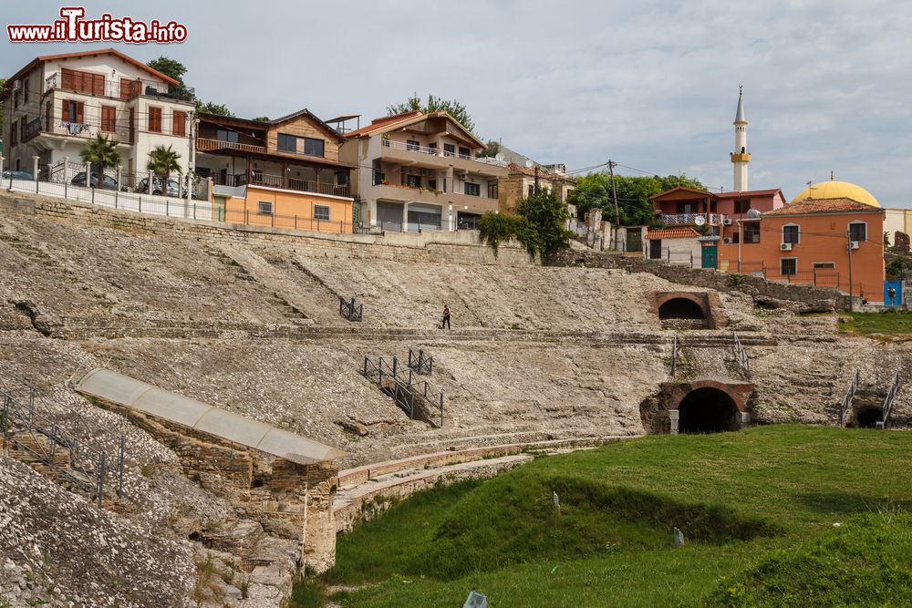 Immagine Panorama interno del grande anfiteatro romano di Durazzo, Albania. Costruito nel II° secolo, poteva ospitare sino a 20 mila persone.