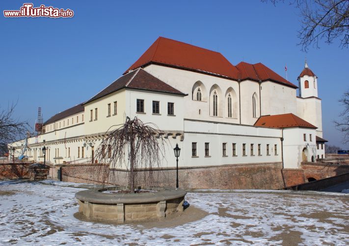 Immagine Panorama invernale del castello di Spilberk a Brno, Repubblica Ceca. La sua costruzione ebbe inizio nel XIII° secolo per volere del re di Boemia Otacaro II° - © 311070242 / Shutterstock.com