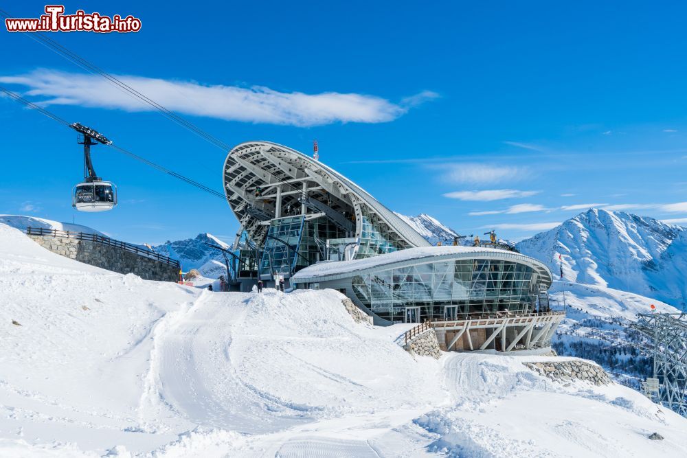 Immagine Panorama invernale della Skyway Monte Bianco di Courmayeur, Valle d'Aosta