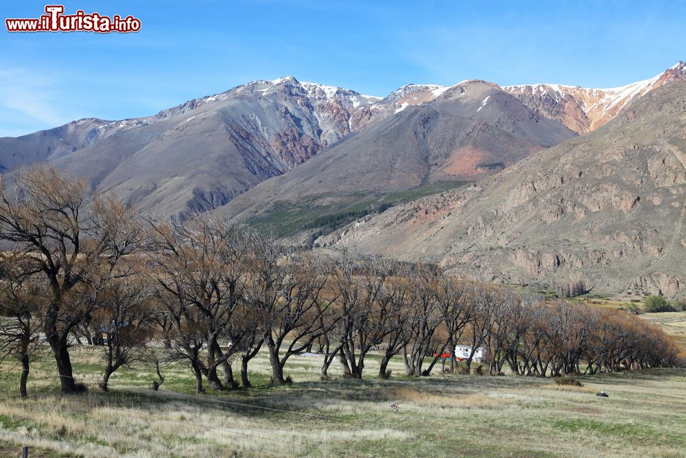 Immagine Panorama nei pressi di Esquel, Argentina. Sullo sfondo, le montagne con alcune vette imbiancate dalla neve.