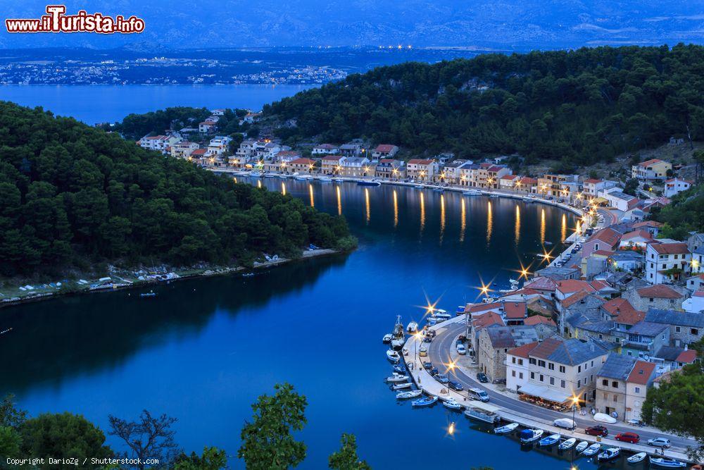 Immagine Panorama notturno del villaggio di pescatori di Novigrad, Croazia - © DarioZg / Shutterstock.com